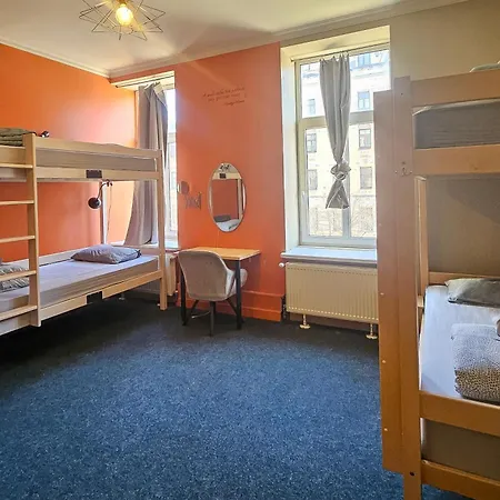 Cinnamon Sally Backpackers Hostel-2